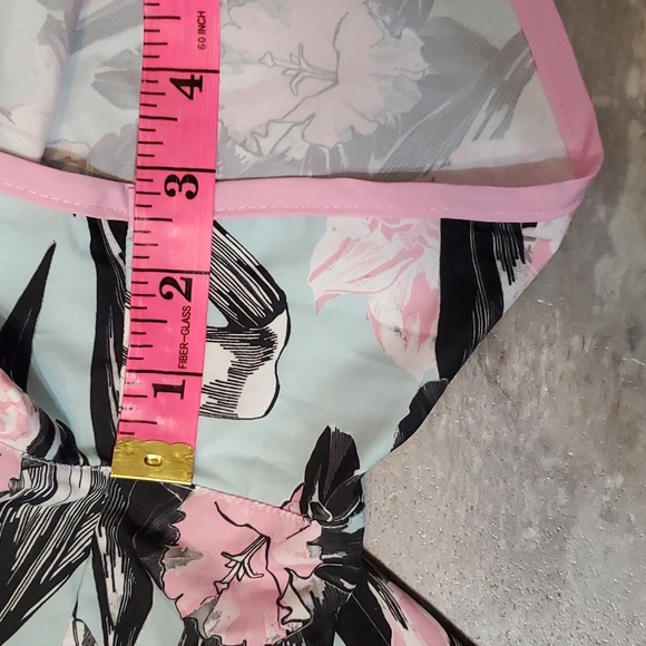 NWOT Nike Dri-Fit Tempo mini shorts. Floral. Blue, pink, black, white. Liner. 2X - Picture 9 of 13